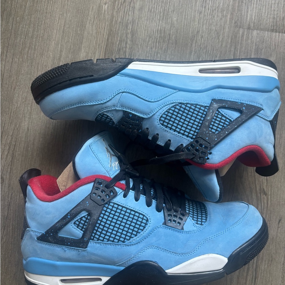 Jordan 4 Travis Scott